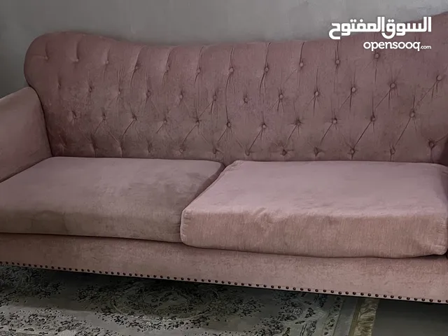 صوفا من هوم سنتر فيها عيب واحد اللي هو السحاب خربان عباره عن 2 كرسي واحد اربع اشخاص وواحد شخصين