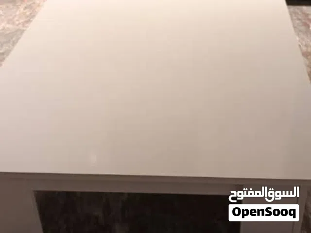 طاولة  جديدة