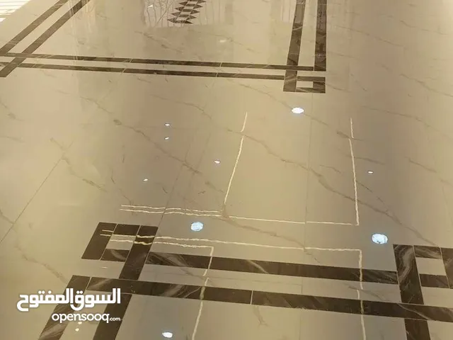 بليط متفرغ للعمل يوجد كادر للمشاريع جميع انواع ومقاسات البلاط تركيب جرانيت