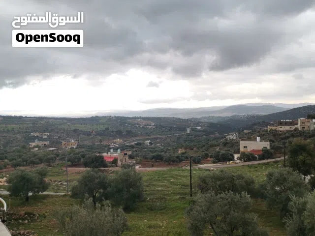 قطعة ارض مميزه مع بيت إطلاله خلابه على الشمال و الشرق