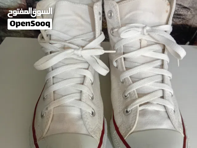 حذاء امريكي كلاسيكي ماركة Converse Chuck Taylor All Star ذو رقبة العالية (High Top). نمرة 39