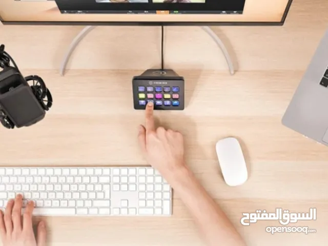 Elgato Stream Deck ( black ) 15 different buttons.