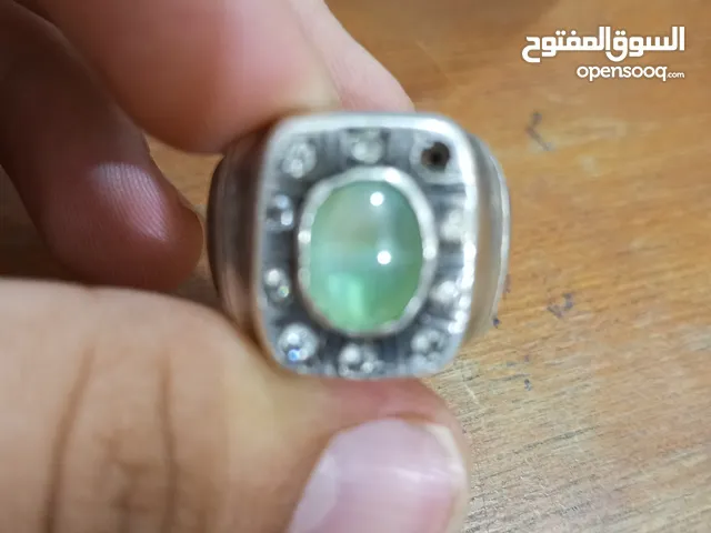 حجر كريم اخضر
