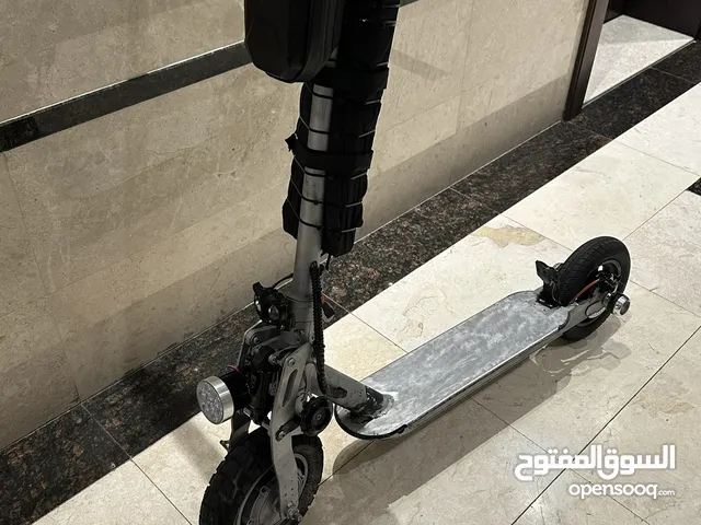 سكوتر شاومي معدل و مزود باقي التفاصيل تحت السعر 1200 و قابل للتفاوض بالمعقول  للجاد فقط