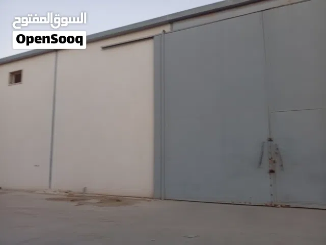 هنقر مخازن للايجار مسقوف700متر/600متر