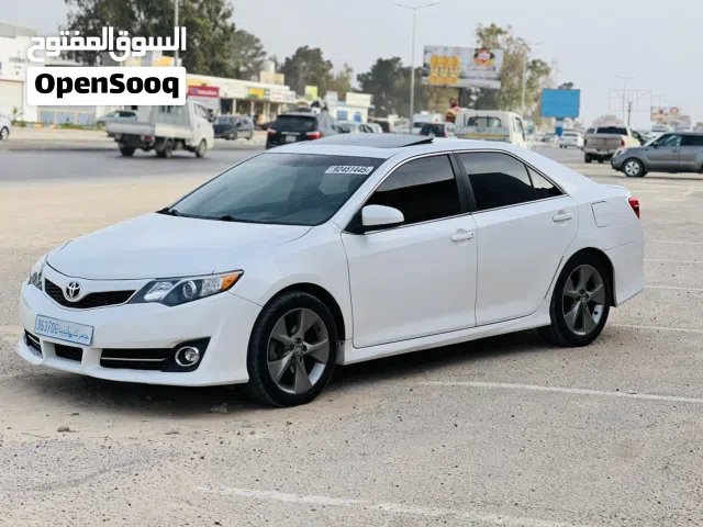 2013 تويوتا كامري SE