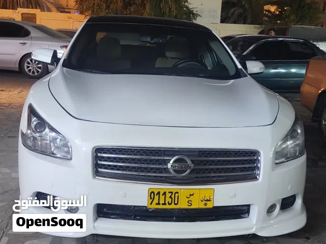 2010 Nissan Maxima Coupe Electric White GCC Specs with 6 Seats and 360° Camera