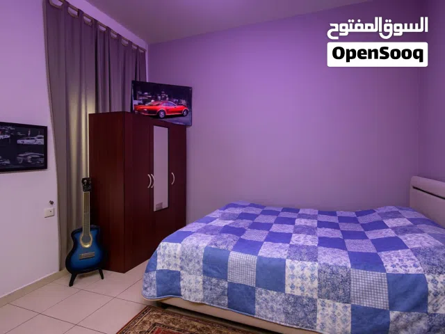 استيديو مفروش للايجار نظيف وجاهز للسكن يحتوي على غرفة وحمام ومطبخ مجهز شامل الإنترنت وباركنق خاص