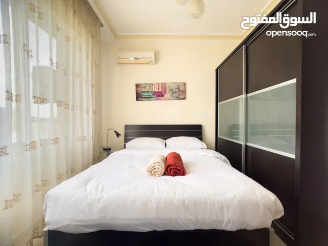 Furnished two bedroom apartment for rent in 2nd circle near Rainbow st شقة غرفتين للابجار الدوار 2