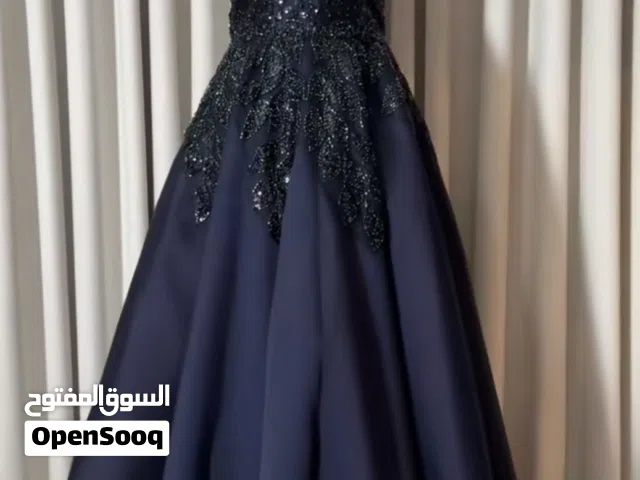 فستان مستعمل مره واحده بس