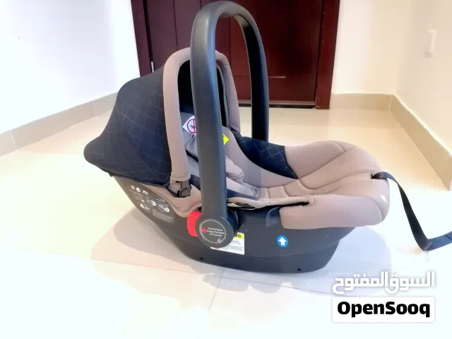 كرسي سيارة للأطفال من شركة juniors