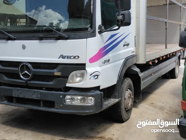 شاحنه مرسيدس اتكو 10 طن قائم جير عادي طول 7 متر مع رمبه