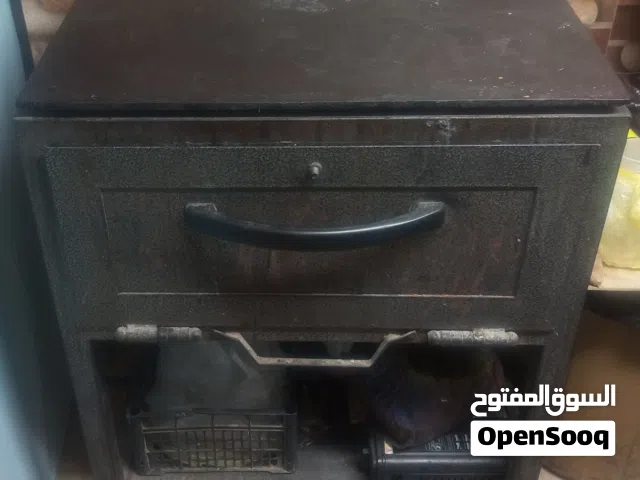 عده مطعم للبيع جريل مع فرن ماكينه قهوه خدمه ذاتيه كولر شاشه 50  بوصه نوع ماجيك