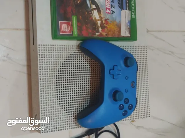 اكس بوكس 1 سي في حاله ممتازه جدا جدا مع شريط فورزن هورايزن 4 وكنترولر واحد