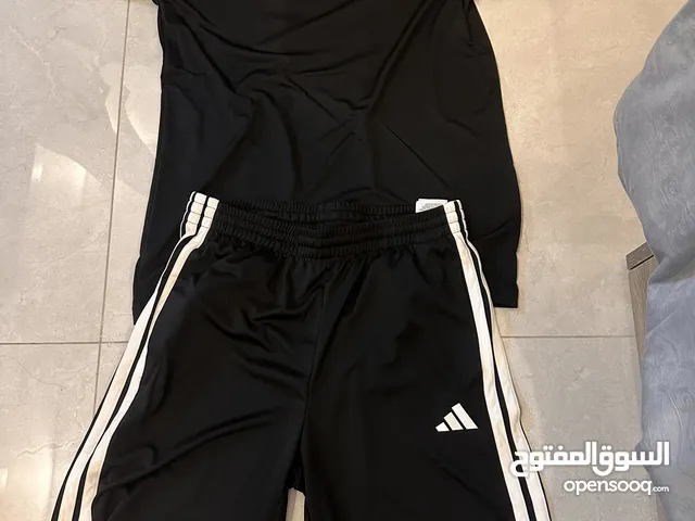 طقم اديداس اصلي سايز 16 سنه xl يعني m مع كيسه يمكن التفاوض