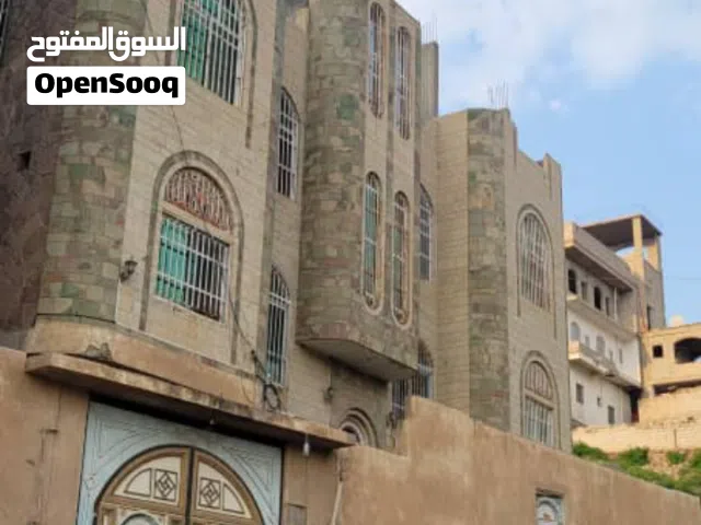 بيت رقيه في حي الروضة مهددة المهام تصلح لي مستشفى و مدرسة اوسكنيه مساحه الارض 20قصبه