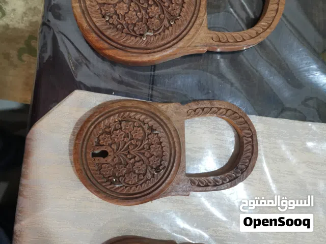 طقم علاقات للمفاتيح خشبي بشكل قفل