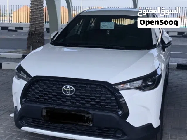 تويوتا كروس 2023 كالجديدة داخلية نظيفة جدا خام عنابي 1800 cc تأمين شامل