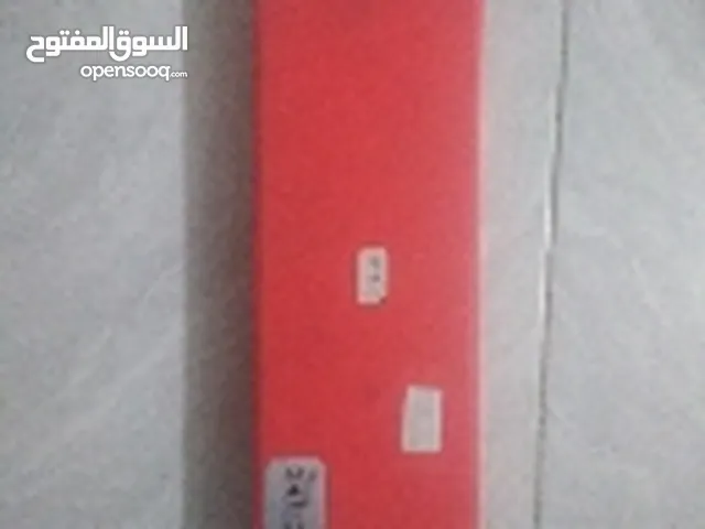 زاويه كوستيلا جميع الدرجات وبها 3 مساطر قياس صلب ابيض فولاز وبها عدسه من زجاج مصنوع خصيصأ ضد الرايش