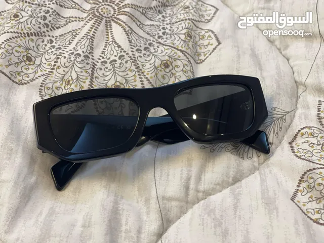 نظارة برادا