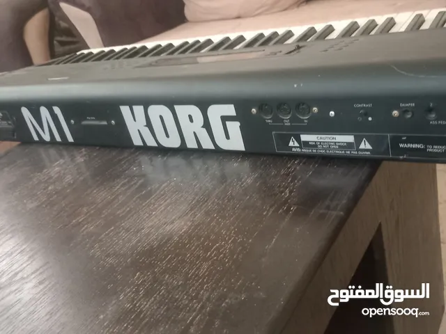 بحالة ممتازه korg M1