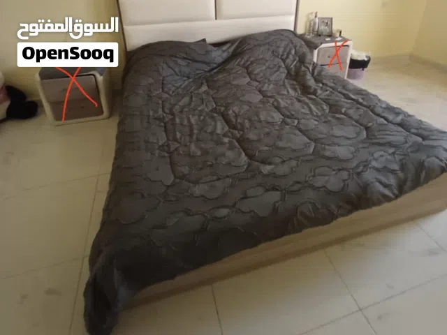 سرير وتسريحة