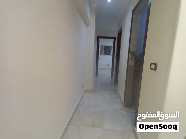 شقه متميزه سيدي بشر بحري قريبه للبحر من صاحبها مباشره