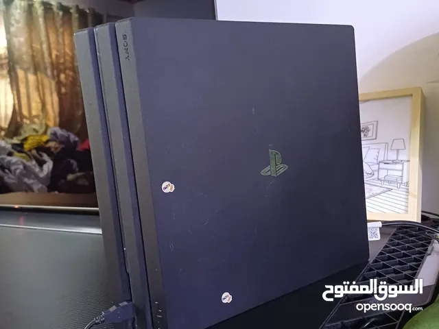 ps4 pro 1tb 4k كامل ملحقات ممفتوح و نظيف