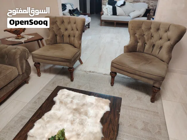 طقم كنب ضيوف مع طربيزات للبيع
