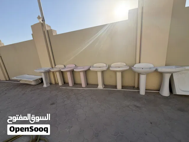 اطقم حمامات مستعمله 7 اطقم مع الخلاطات والاكسسورات