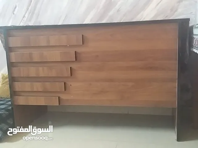 مكتب +كرسي+طربيزات+مكنسة كهربائية