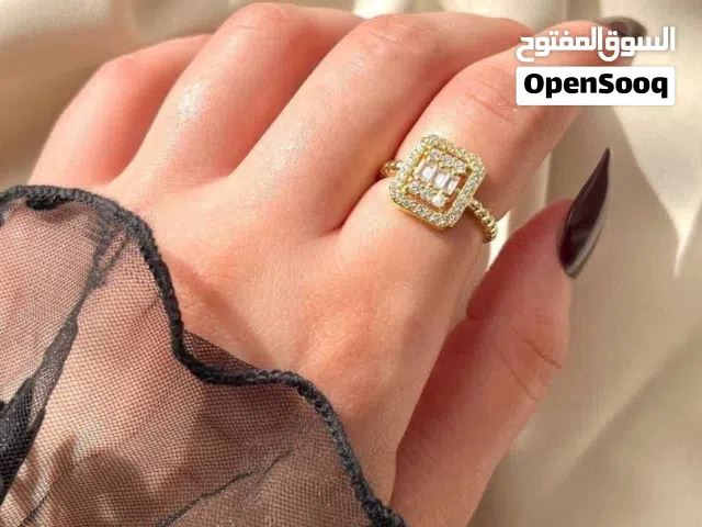 خاتم لازوردي الترينييدي استانلس مش بيغير لون خاتم بيجي في علبه وشطه شيك عشان يكون احلى هديه متام شحن