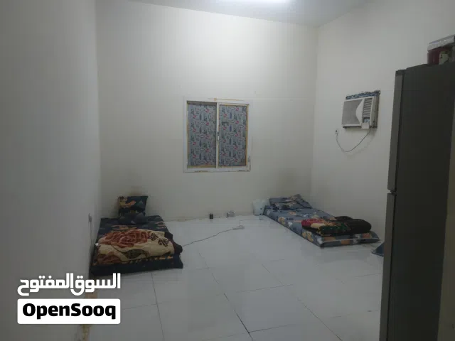 استيديو شامل كهرباء وماء عربي فقط موجود شخص واحد بالأستيديو متاح لشخص ثاني فقط