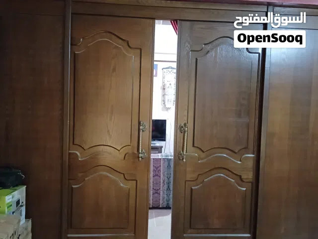 باب كبير فاصل خشب قشرة بلوط متر2,7×4 نظيف جدآ