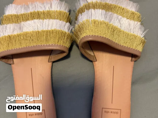 صندل Dolce Vita أصلي – حالة ممتازة