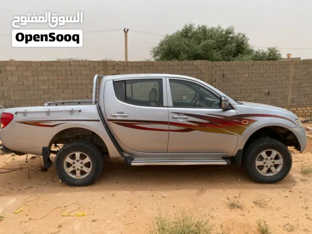 2010 ميتسوبيشي L200 Standard