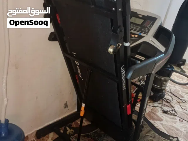 جهاز مشي مع جهاز إذابة الدهون الماني بحالة ممتازة يتحمل وزن لغاية 150 كيلو