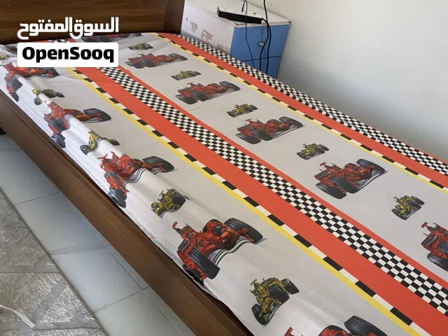 سرير مع مرتبه