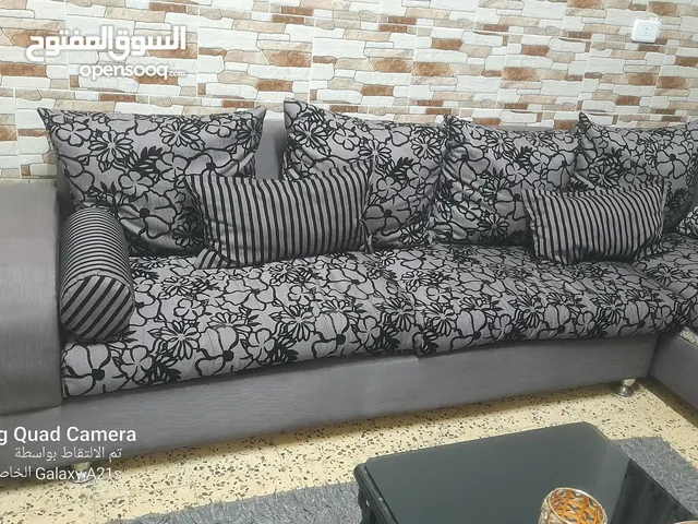 كنب جميل وبحالة جيدة