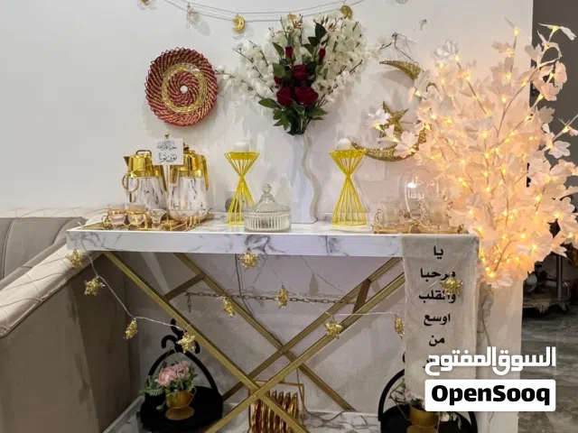 طاولة معى ترولي شبة نظيفة جداً شبة جديد