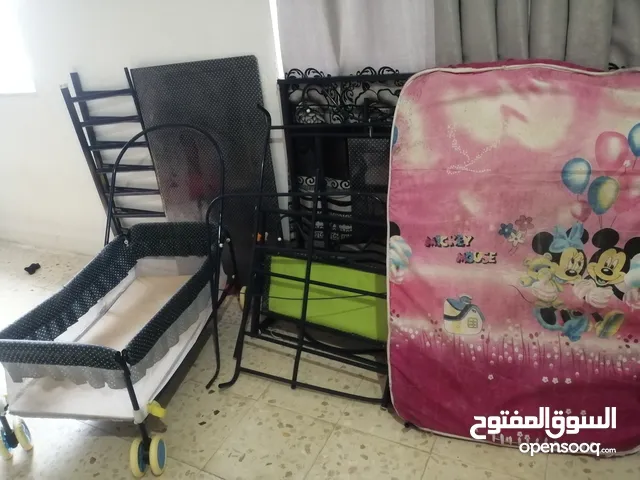 تخت سرير كبير مع صغره للبيع