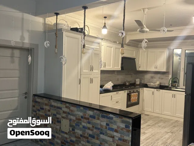 فرصة لا تعوض: شقة عصرية بحديقة خاصة