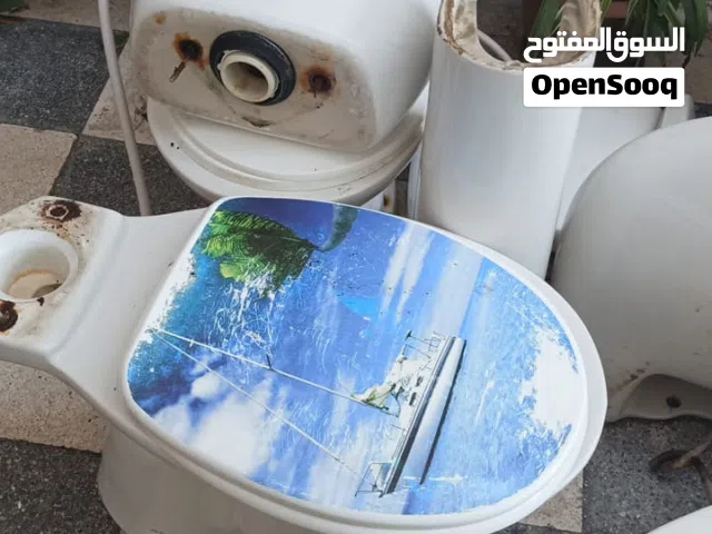 أغراض حمامات  _مغسله مع قاعدة عامودية عدد 1 _حوض فرنجي مع عوامة اصليه مركب جديد  كامل عدد 1_ ومشربيا
