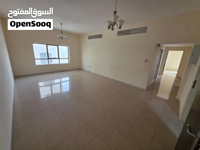 صف اول علي كورنيش عجمان_بلكونه مع اطلاله بحريه_باركن خاص_تشطيبات حديثه_سهل المخرج لدبي والشارقه