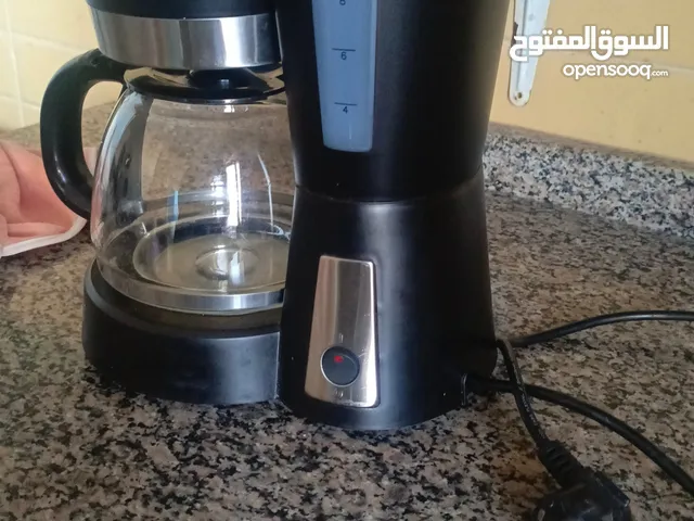 ماكنه قهوة مفلترة بحالة ممتازة ما بتحتاج ورق فلتر فيها فلتر دائم بيغينك عن الورق
