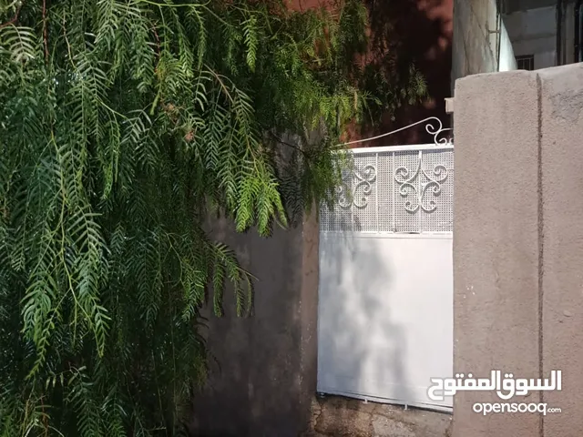 بيت مستقل ارضي مع حديقة للايجار الشهري ماركا الشمالية