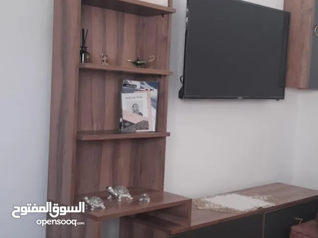 طاولة تلفزيون و طاولة غرفة معيشة