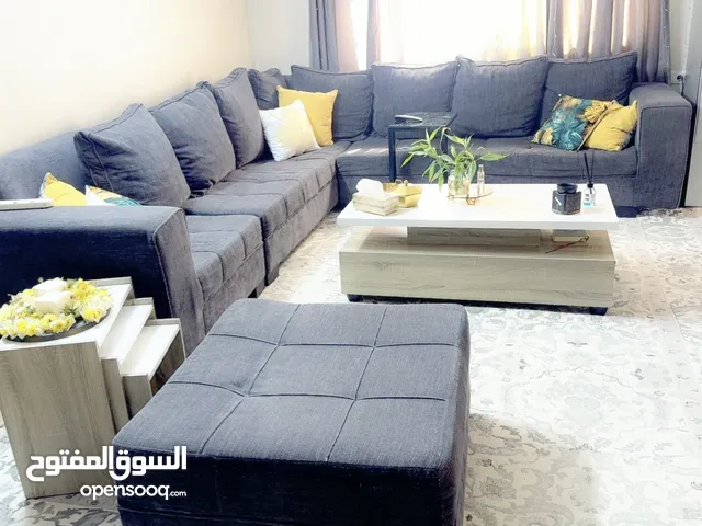 كورنر رمادي للبيع في اربد الحي الشرقي قرب دوار المريسي