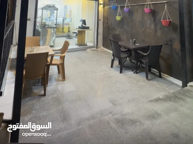 مطعم فلافل وسناكات للبيع مطعم مجهز بالكامل معدات جديده
