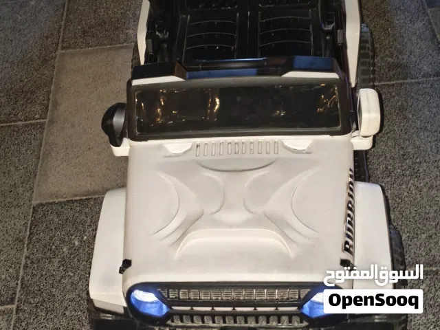 سيارة اطفال